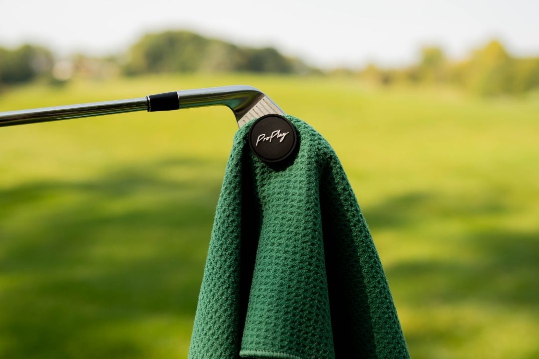 ProPlay Magnetic Towel with Center Cut and Loop Attachment